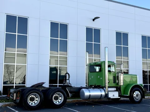 More photos of 2016 PETERBILT 389 at Forge Truck Centers - Illinois, IL