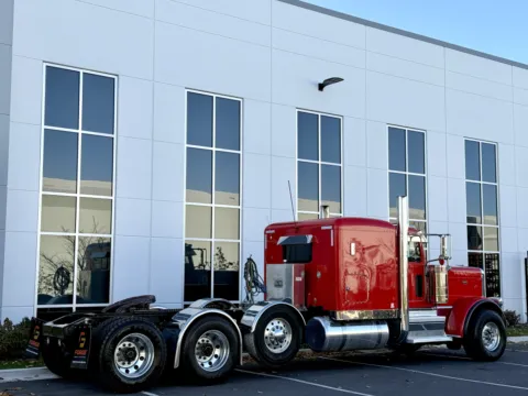 More photos of 2022 PETERBILT 389 at Forge Truck Centers - Illinois, IL