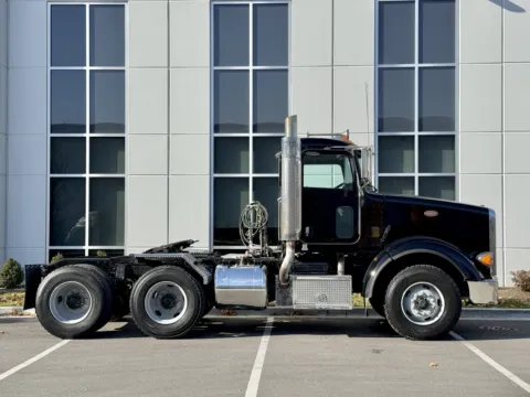Another view of 2008 PETERBILT 367 for sale in New Lenox, IL at Forge Truck Centers - Illinois