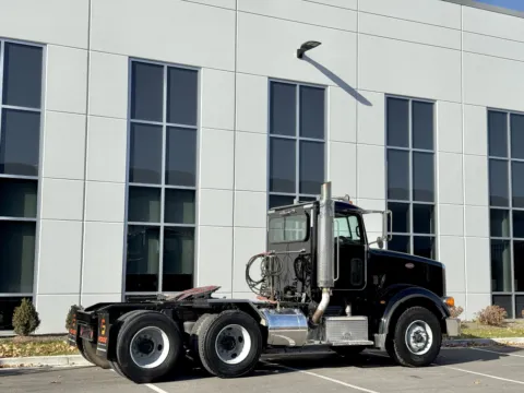More photos of 2008 PETERBILT 367 at Forge Truck Centers - Illinois, IL