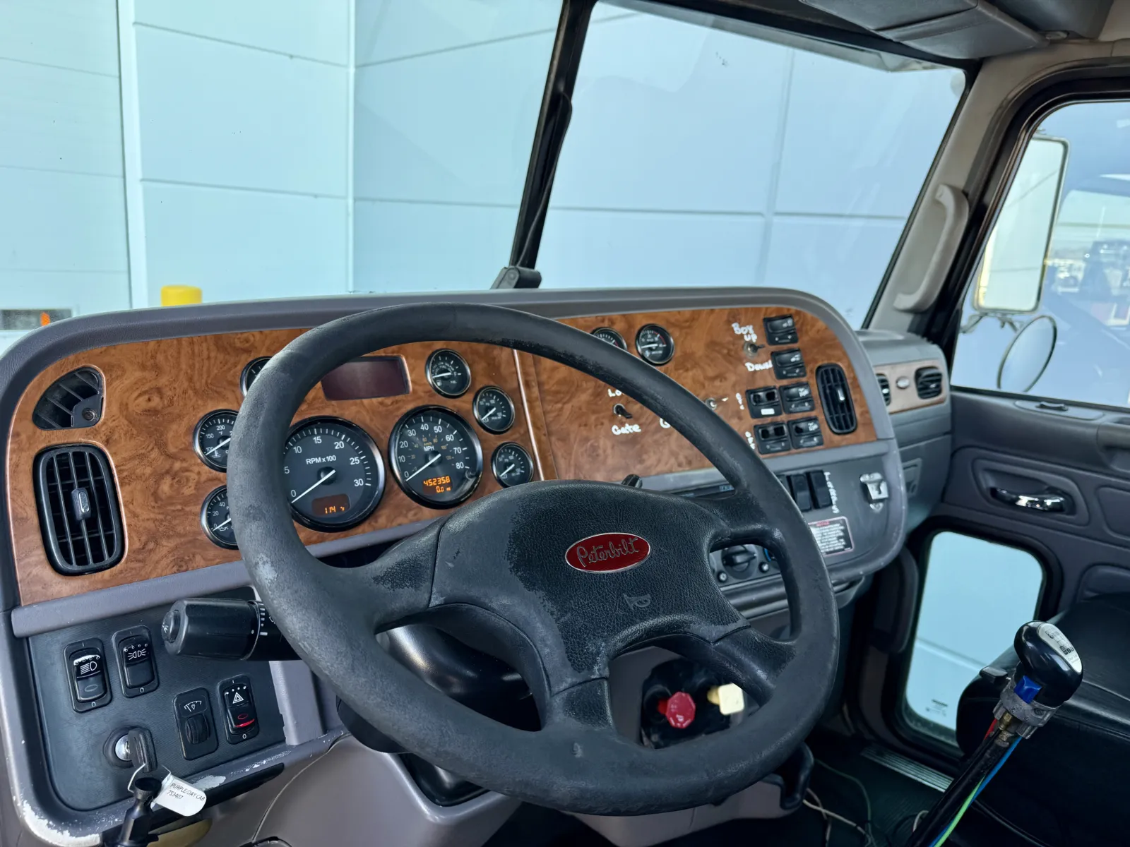2008 Peterbilt - image 16