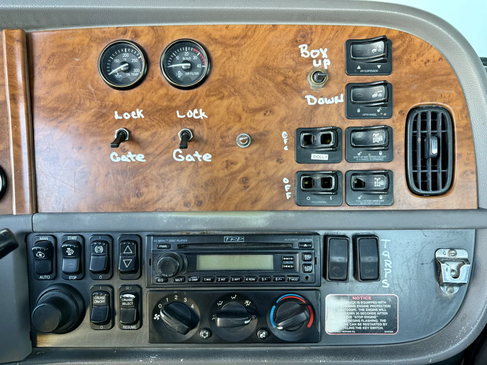 2008 Peterbilt - image 18