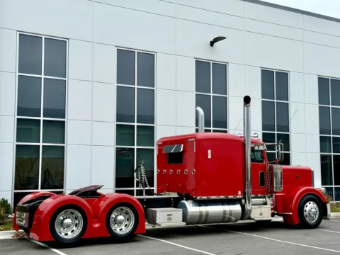 More photos of 2015 PETERBILT 389 at Forge Truck Centers - Illinois, IL