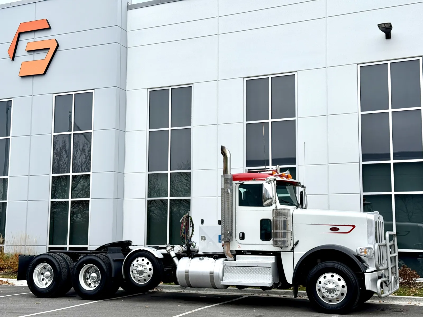 2023 Peterbilt 389 - image 2