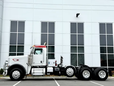 More photos of 2023 PETERBILT 389 at Forge Truck Centers - Illinois, IL