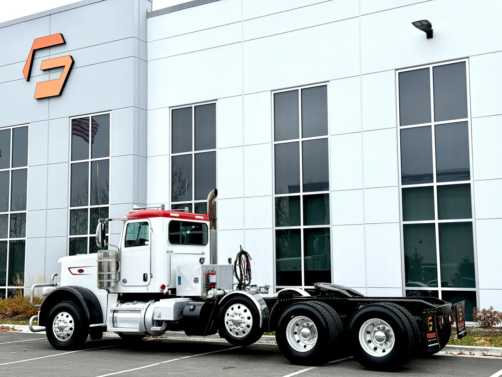 2023 Peterbilt 389 - image 6