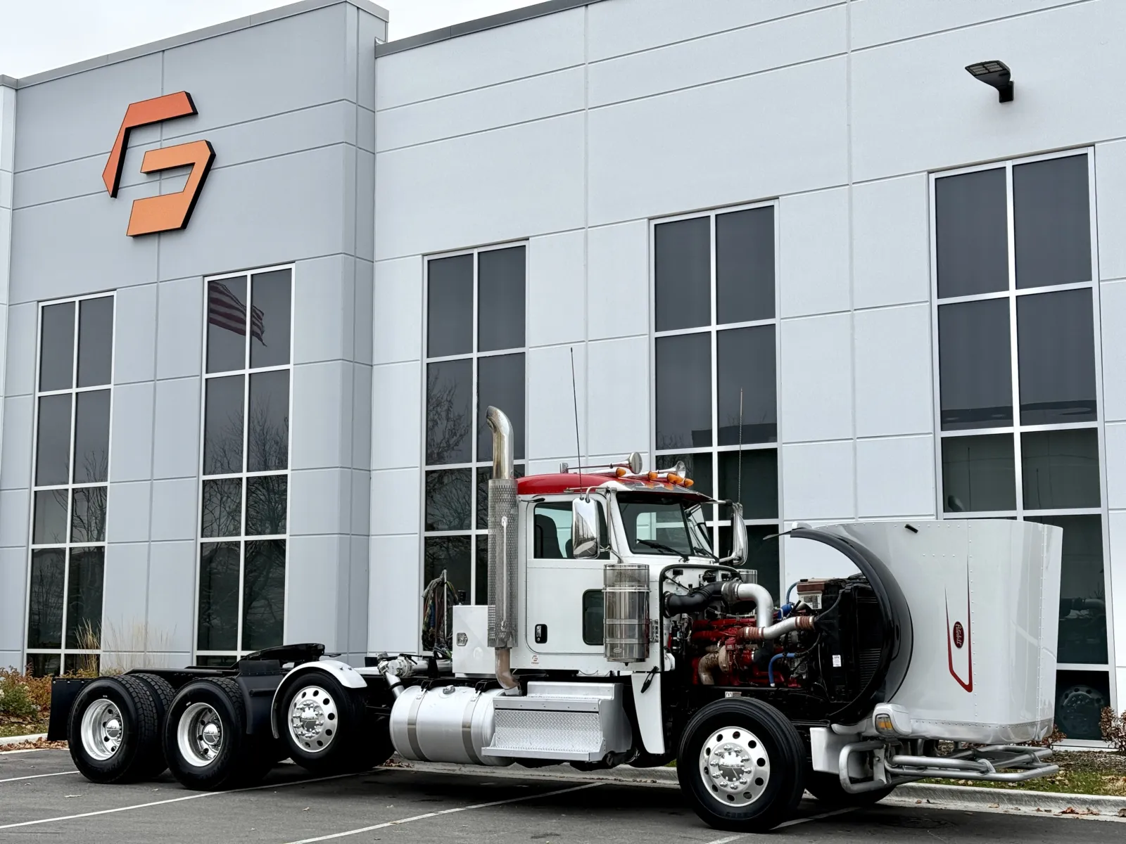 2023 Peterbilt 389 - image 9