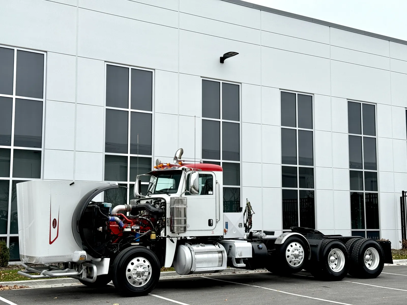 2023 Peterbilt 389 - image 10