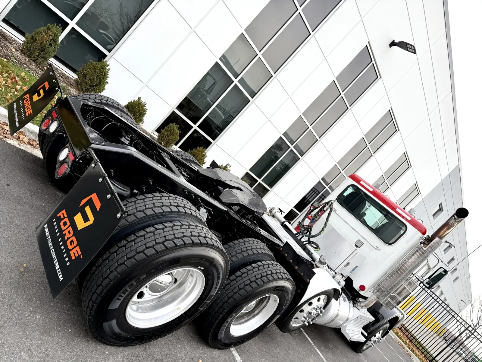 2023 Peterbilt 389 - image 11