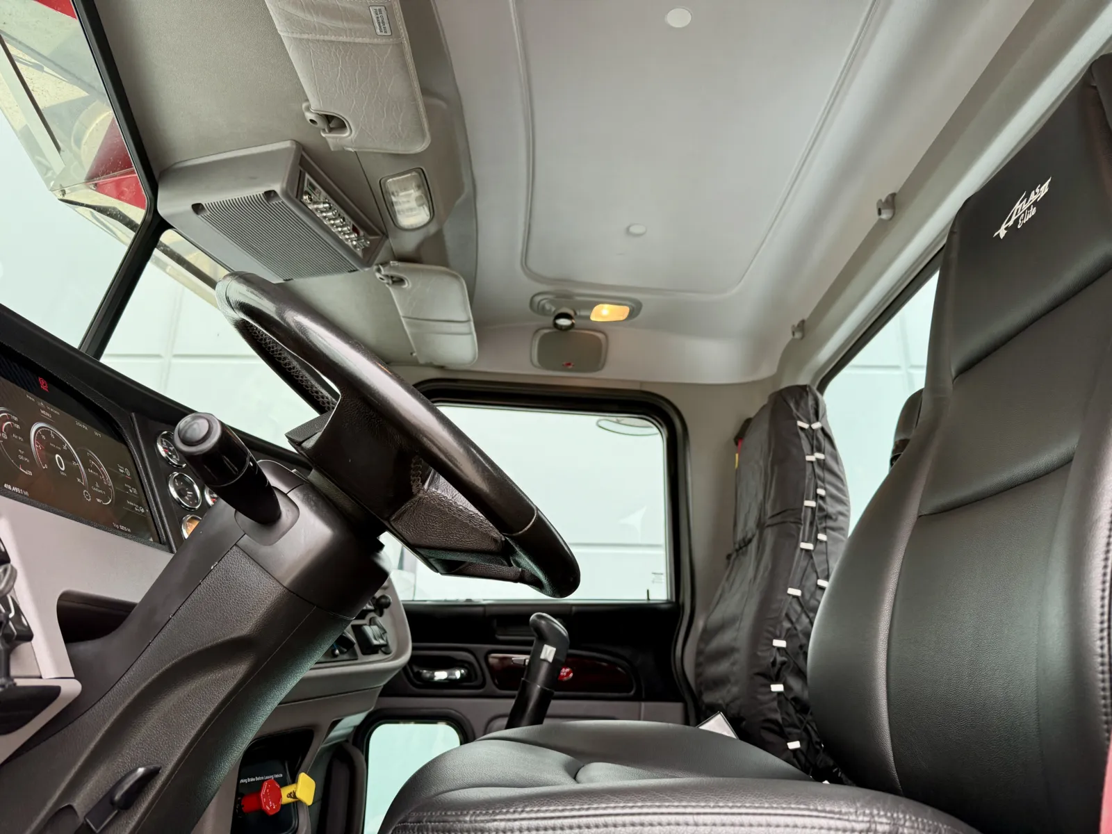 2023 Peterbilt 389 - image 14