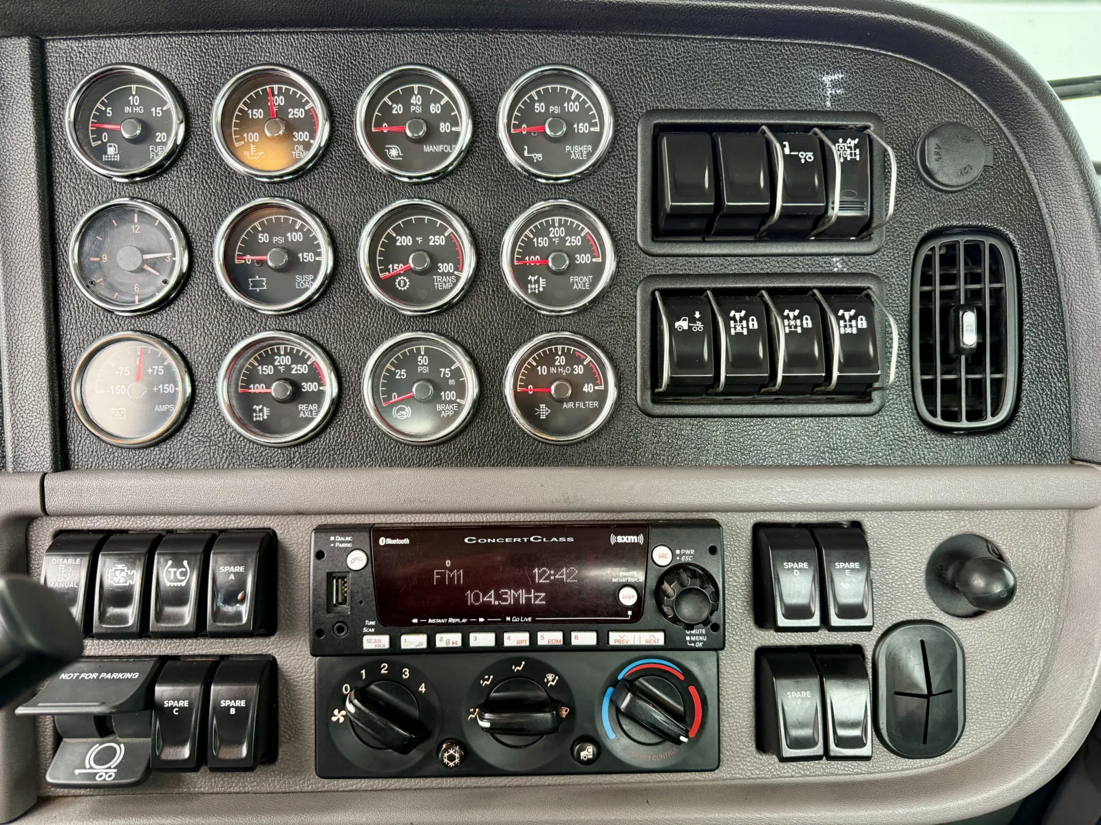 2023 Peterbilt 389 - image 18