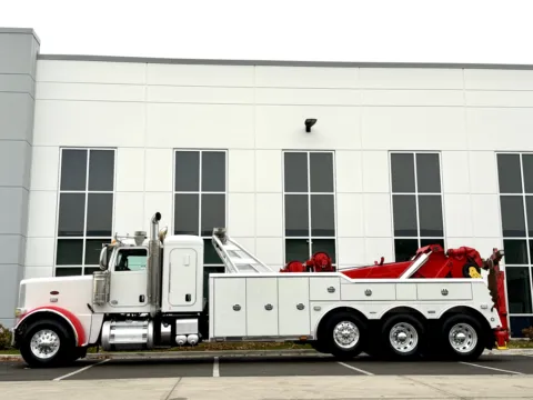 More photos of 2016 PETERBILT 389 at Forge Truck Centers - Illinois, IL