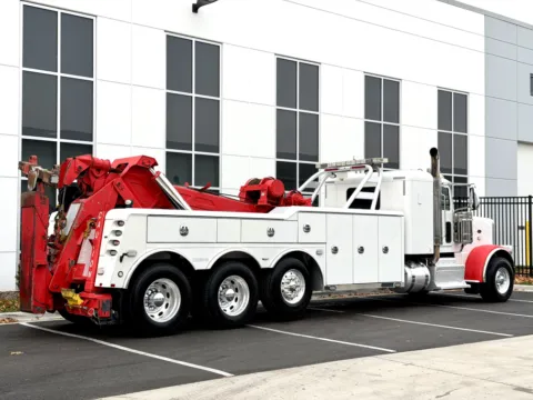 More photos of 2016 PETERBILT 389 at Forge Truck Centers - Illinois, IL