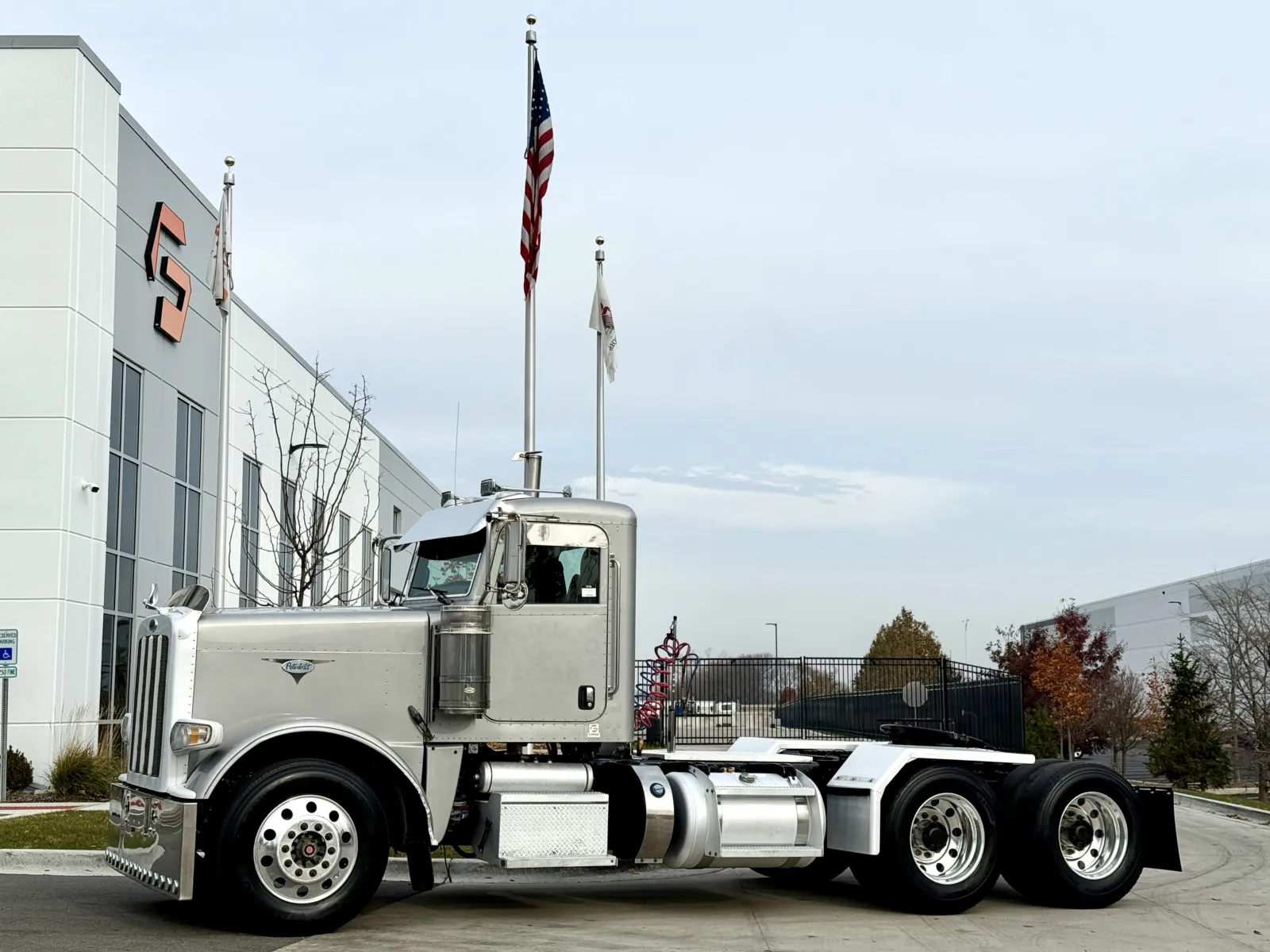 2011 PETERBILT 388 for sale in New Lenox, IL