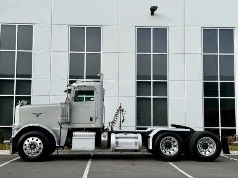 More photos of 2011 PETERBILT 388 at Forge Truck Centers - Illinois, IL