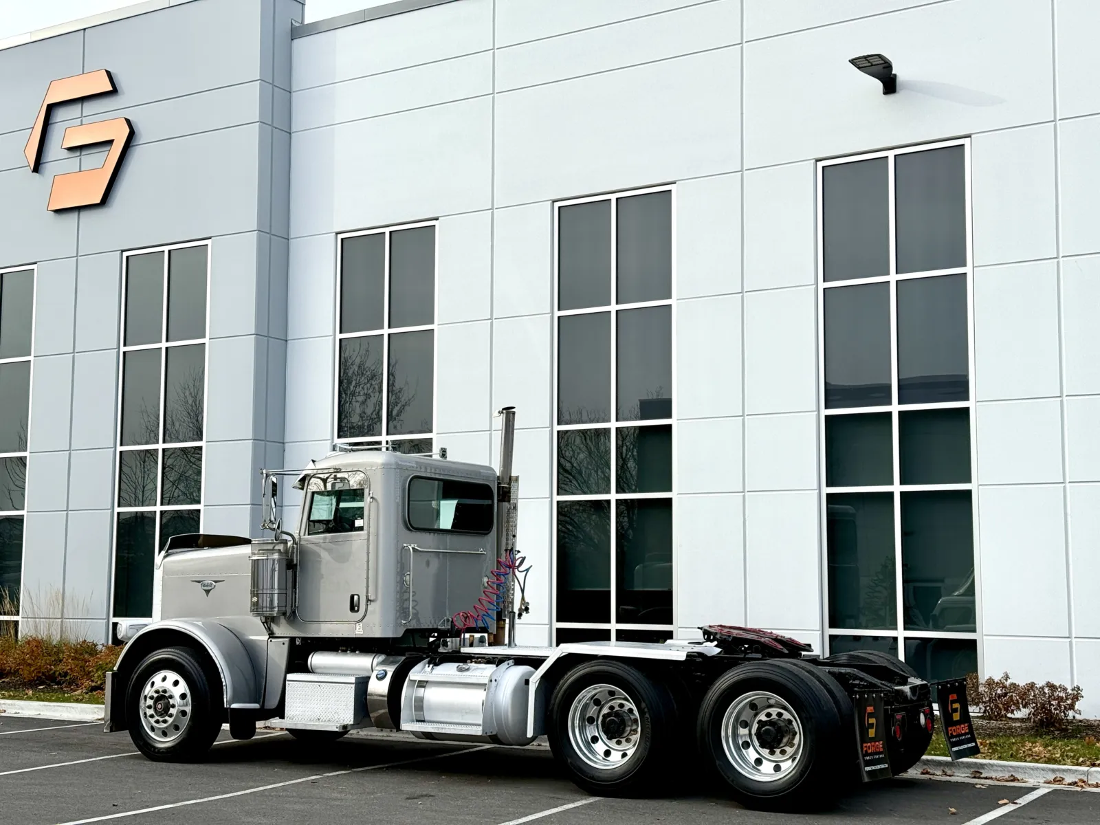 2011 Peterbilt - image 6