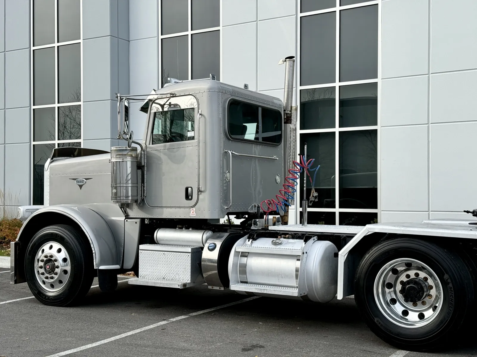 2011 Peterbilt - image 8