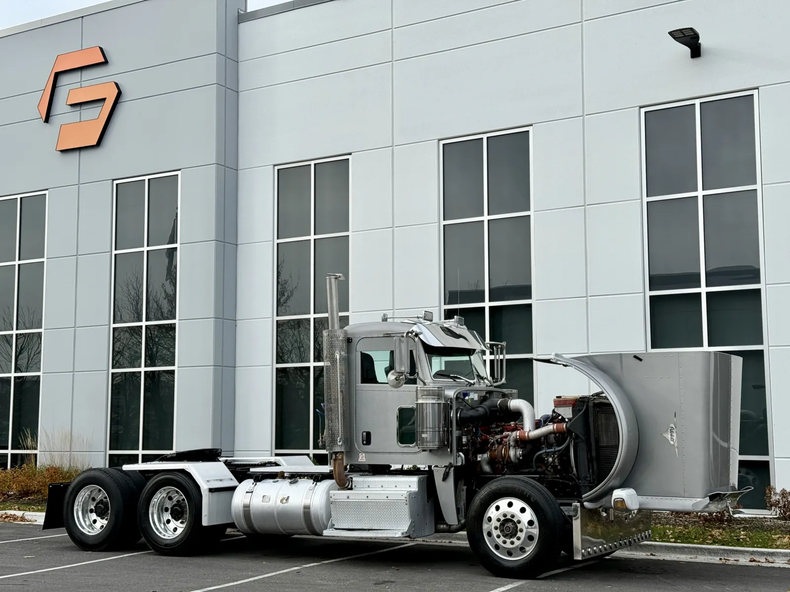 2011 Peterbilt - image 9