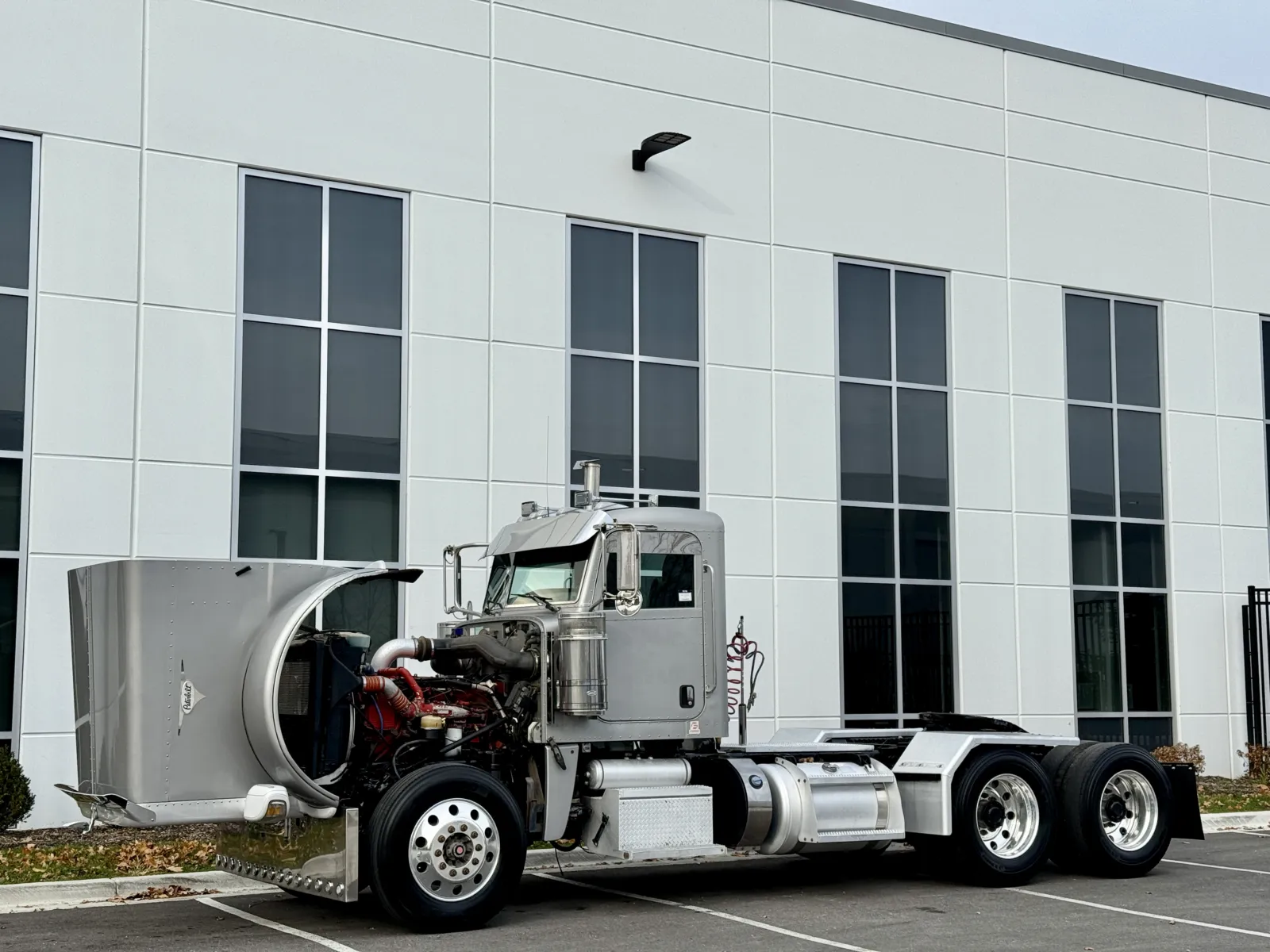 2011 Peterbilt - image 10