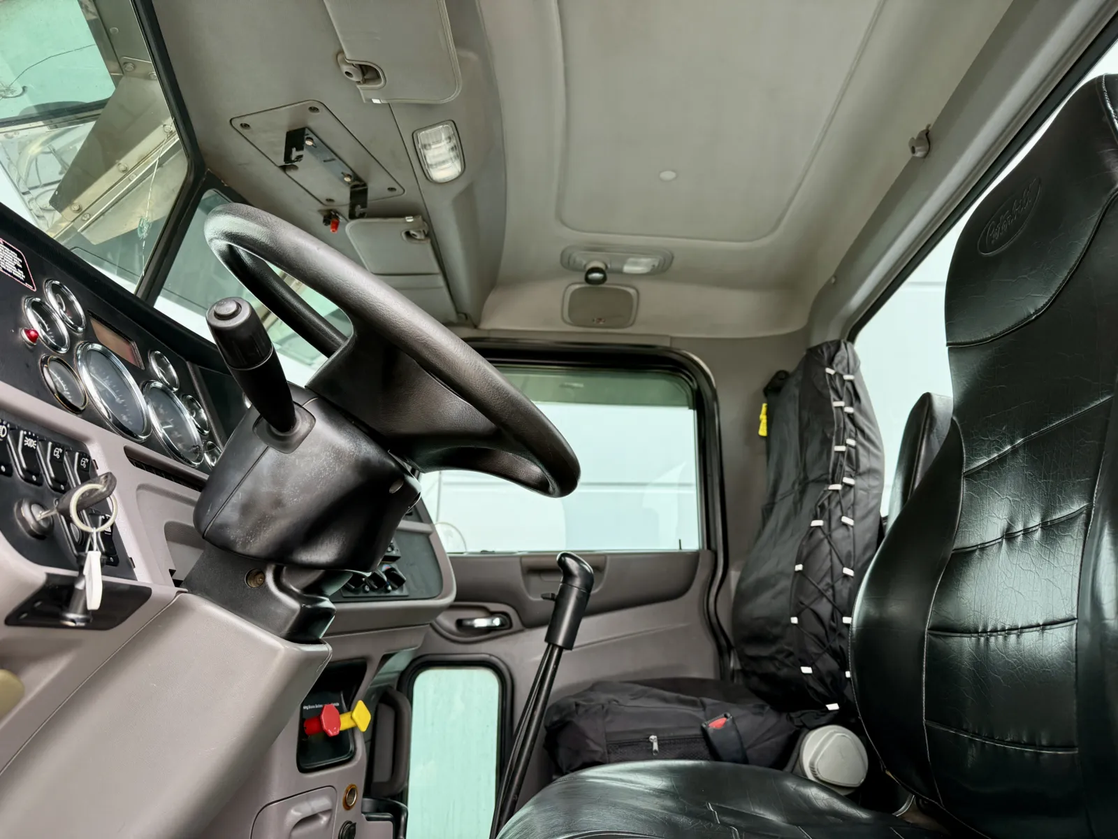 2011 Peterbilt - image 14