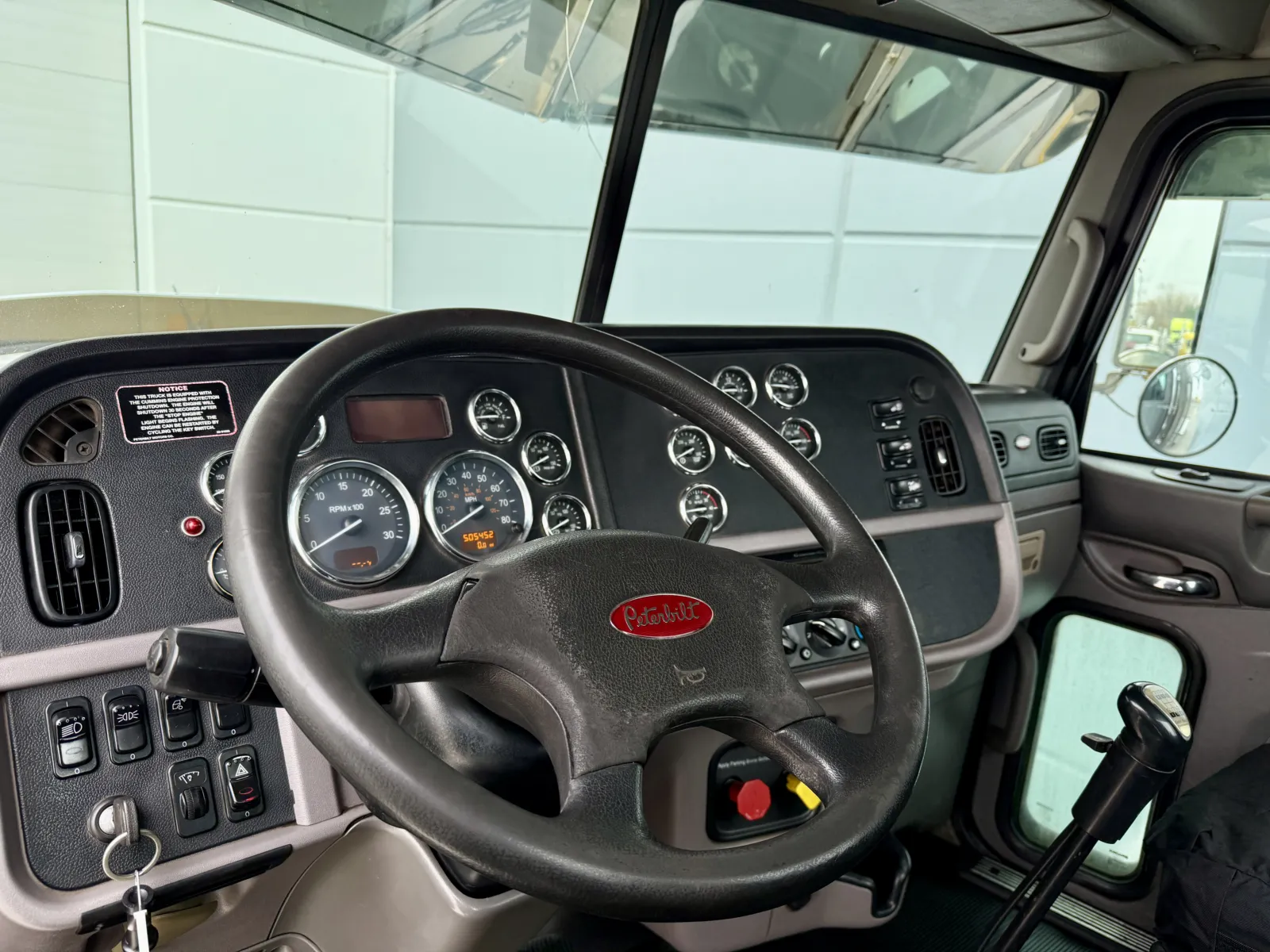 2011 Peterbilt - image 15