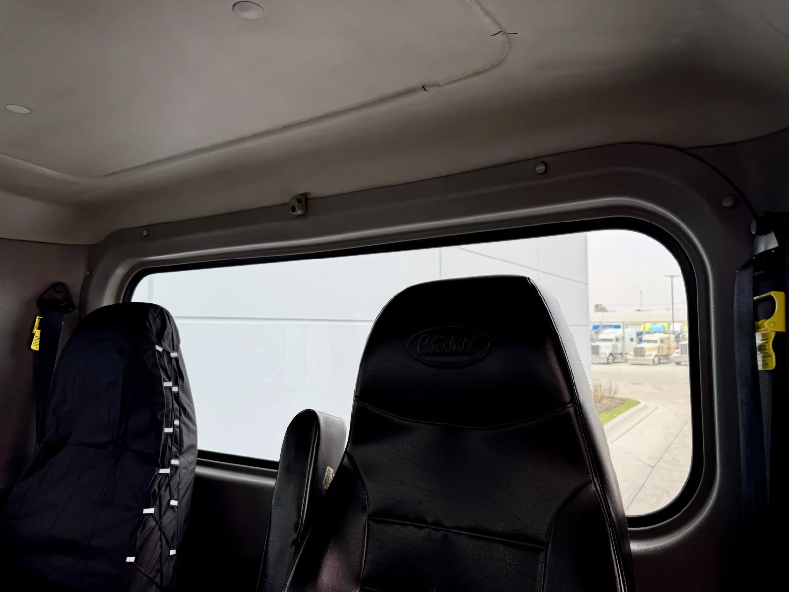 2011 Peterbilt - image 20