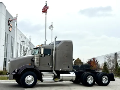 2017 KENWORTH T800 for sale in New Lenox, IL