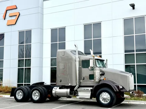 Photos of 2017 KENWORTH T800 for sale in New Lenox, IL at Forge Truck Centers - Illinois