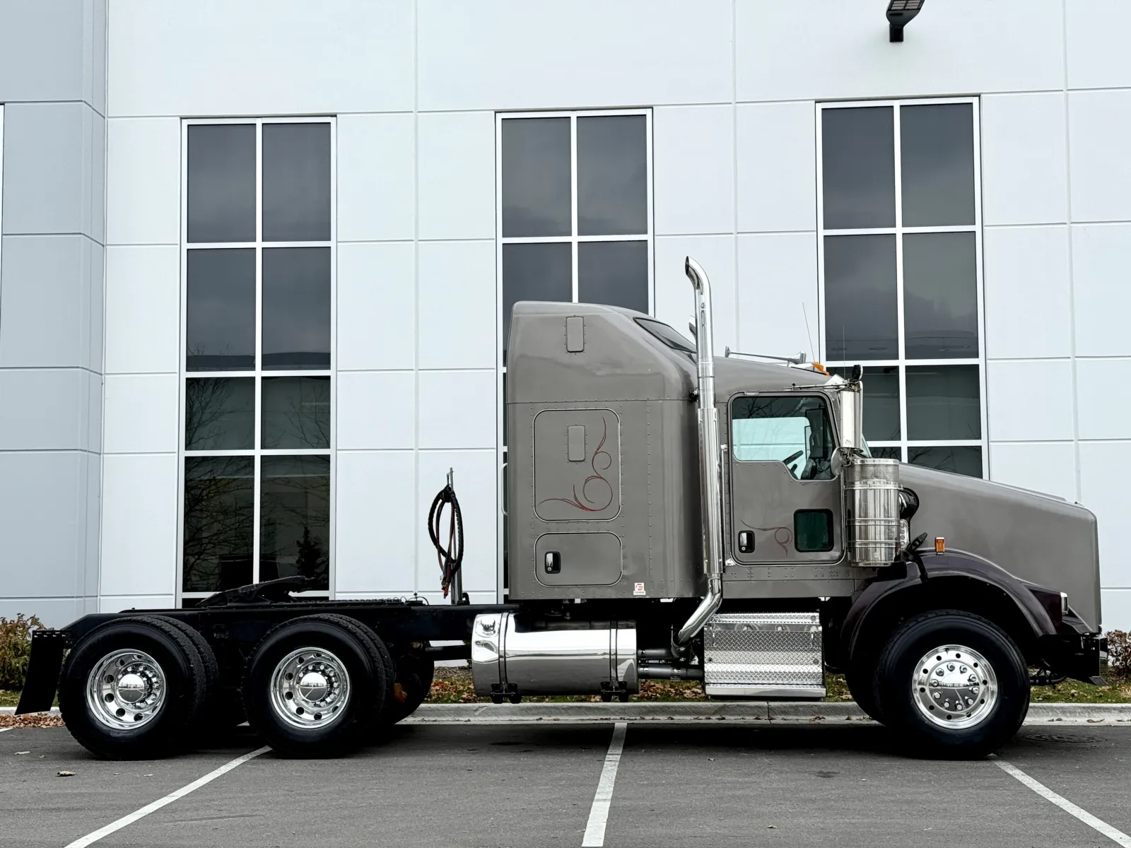 2017 Kenworth T800 - image 3