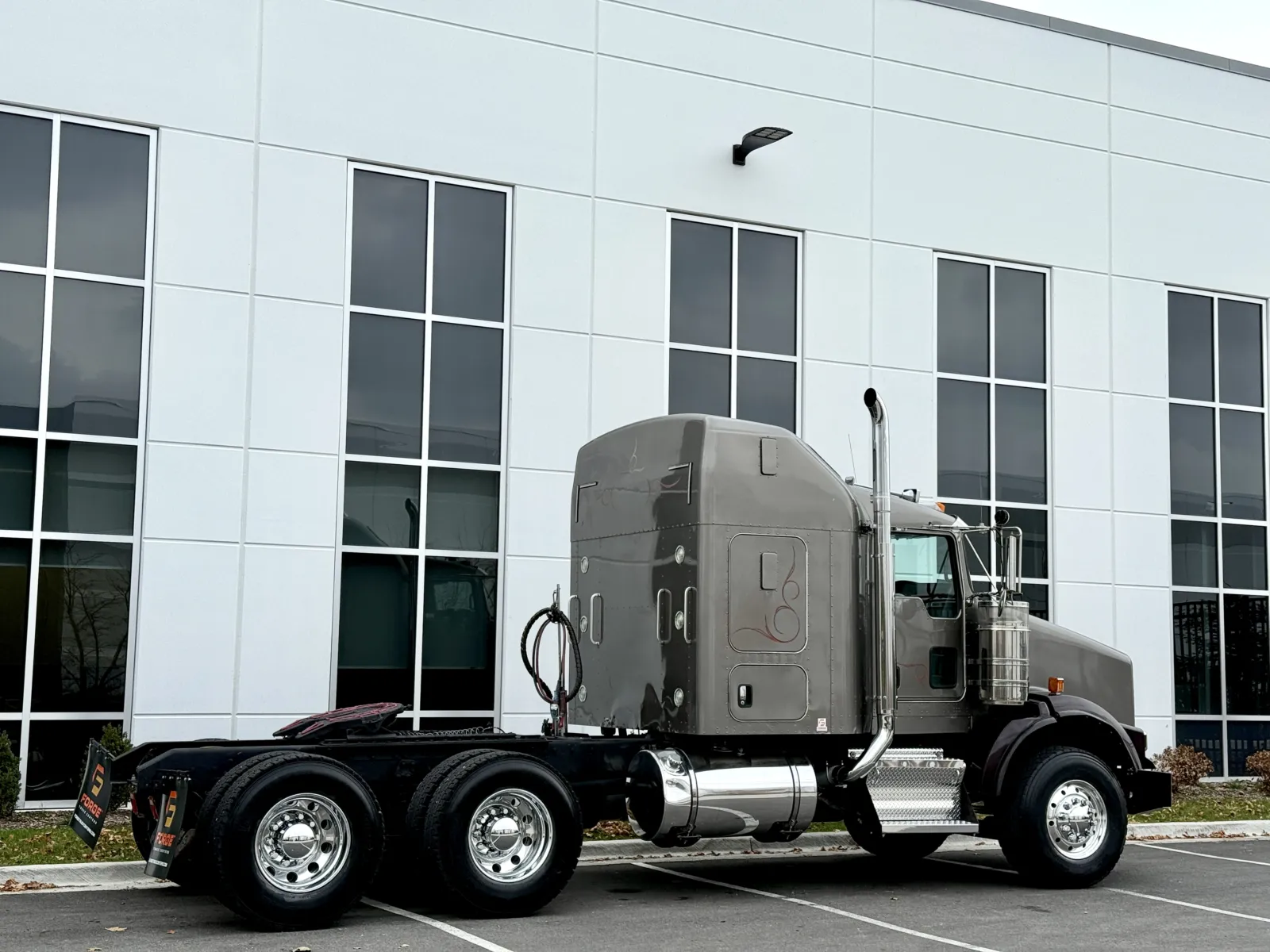 2017 Kenworth T800 - image 5