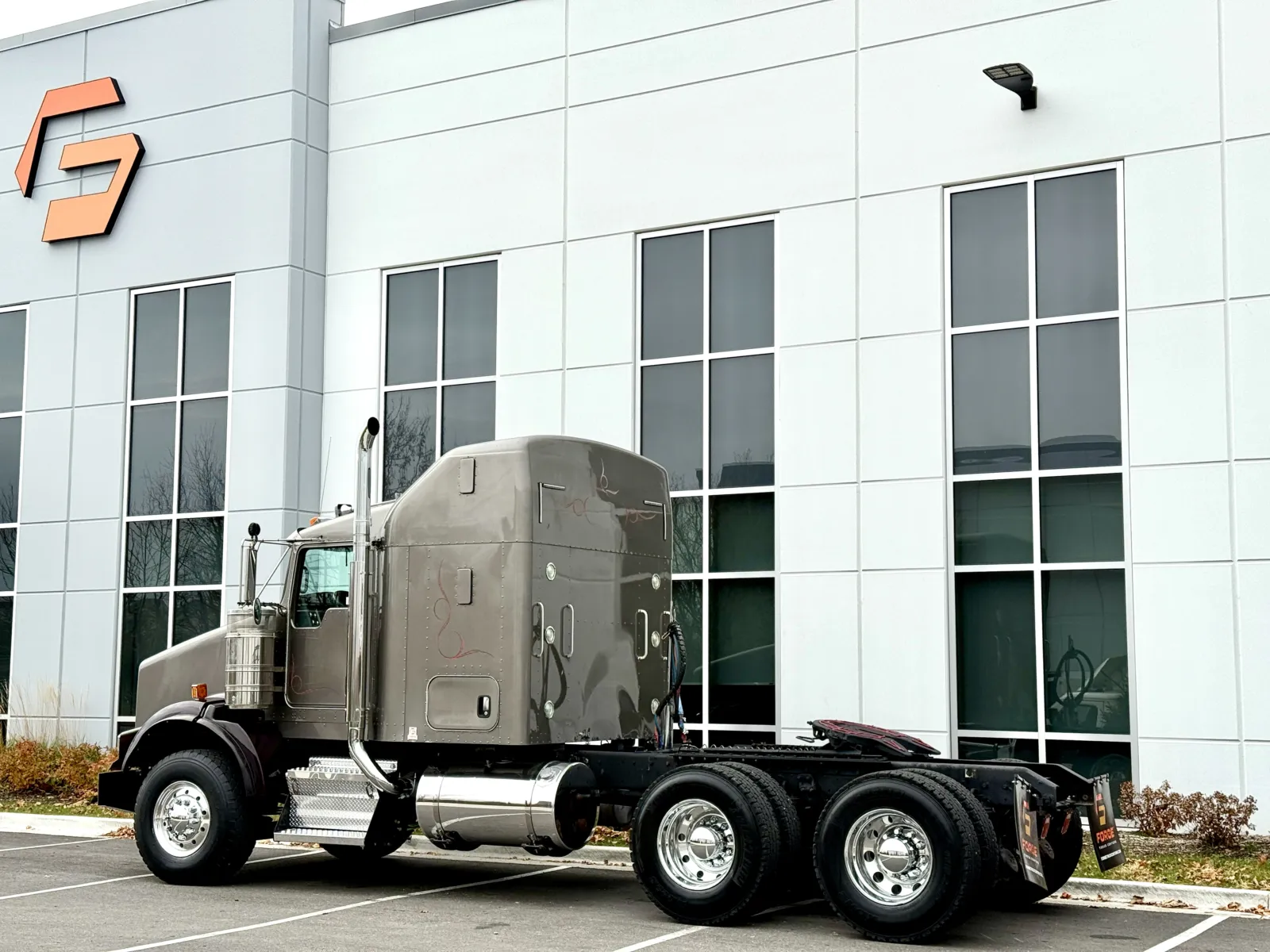 2017 Kenworth T800 - image 6