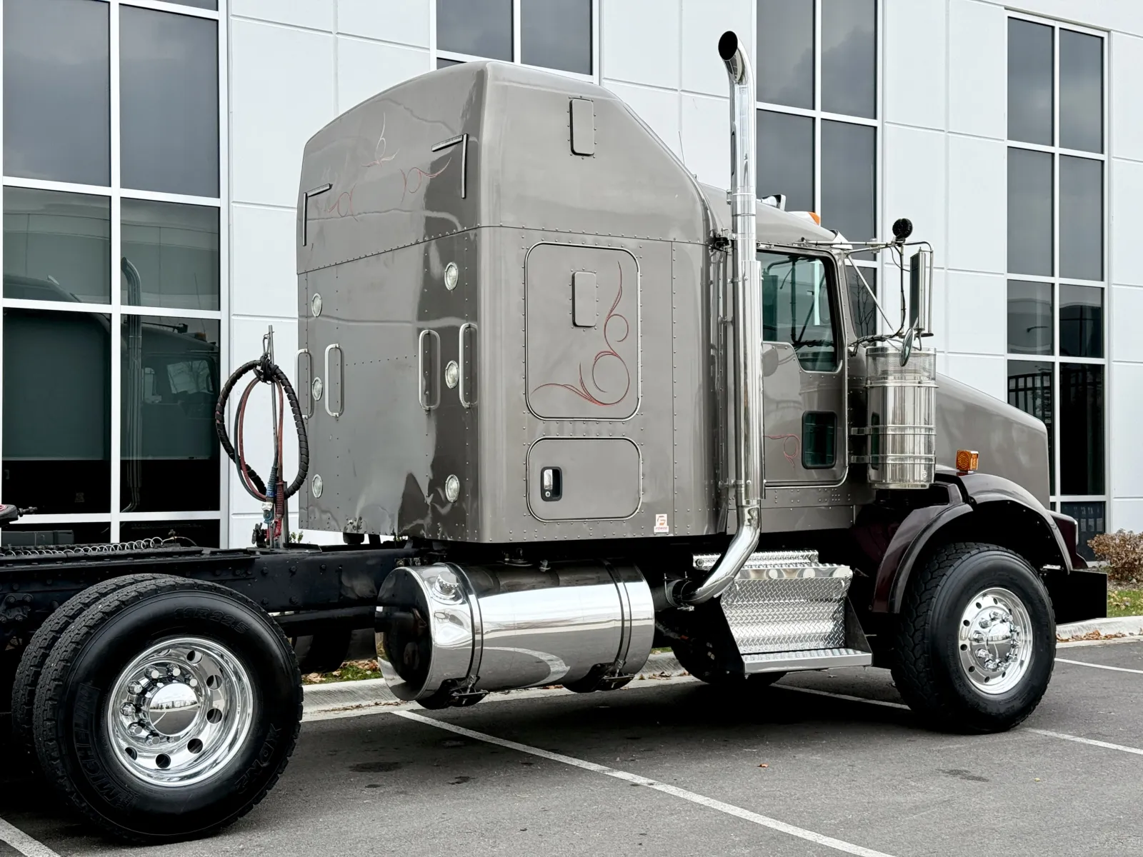 2017 Kenworth T800 - image 7
