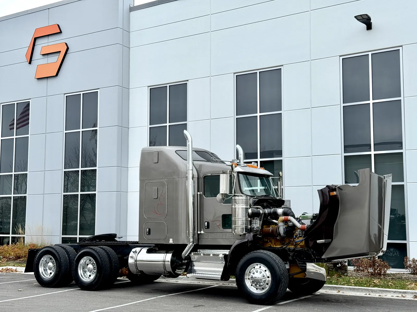 2017 Kenworth T800 - image 9