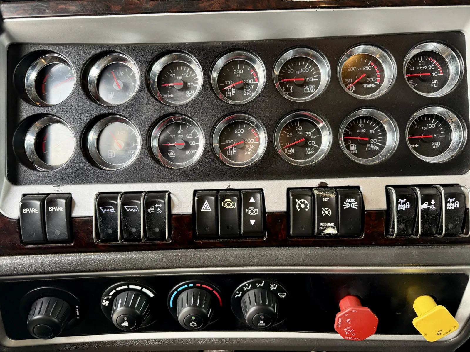 2017 Kenworth T800 - image 17