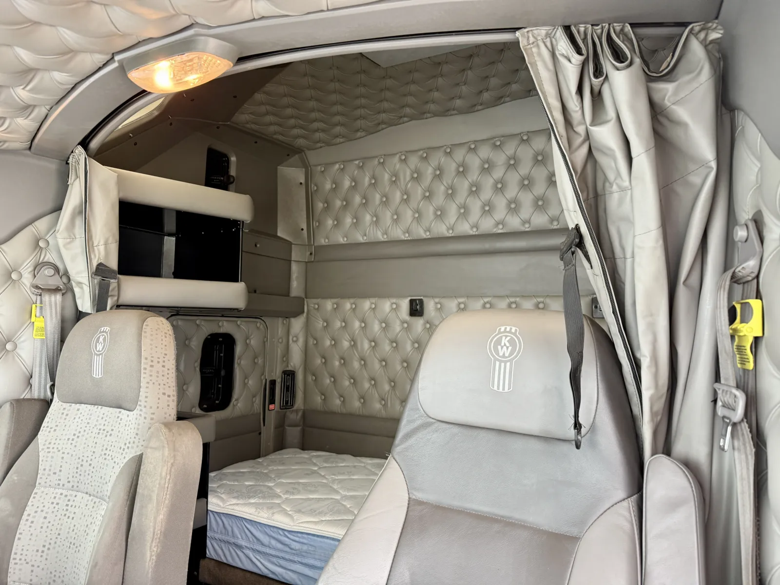 2017 Kenworth T800 - image 19