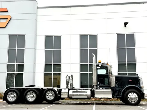 Another view of 2020 PETERBILT 389 for sale in New Lenox, IL at Forge Truck Centers - Illinois