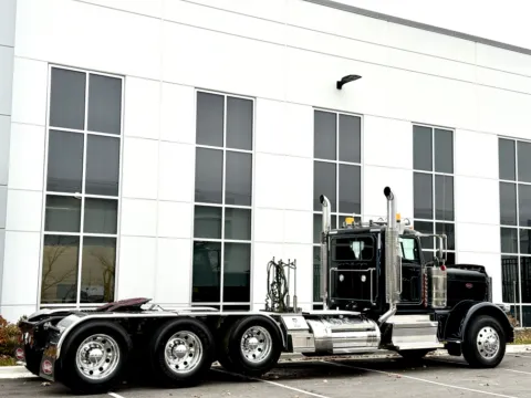 More photos of 2020 PETERBILT 389 at Forge Truck Centers - Illinois, IL