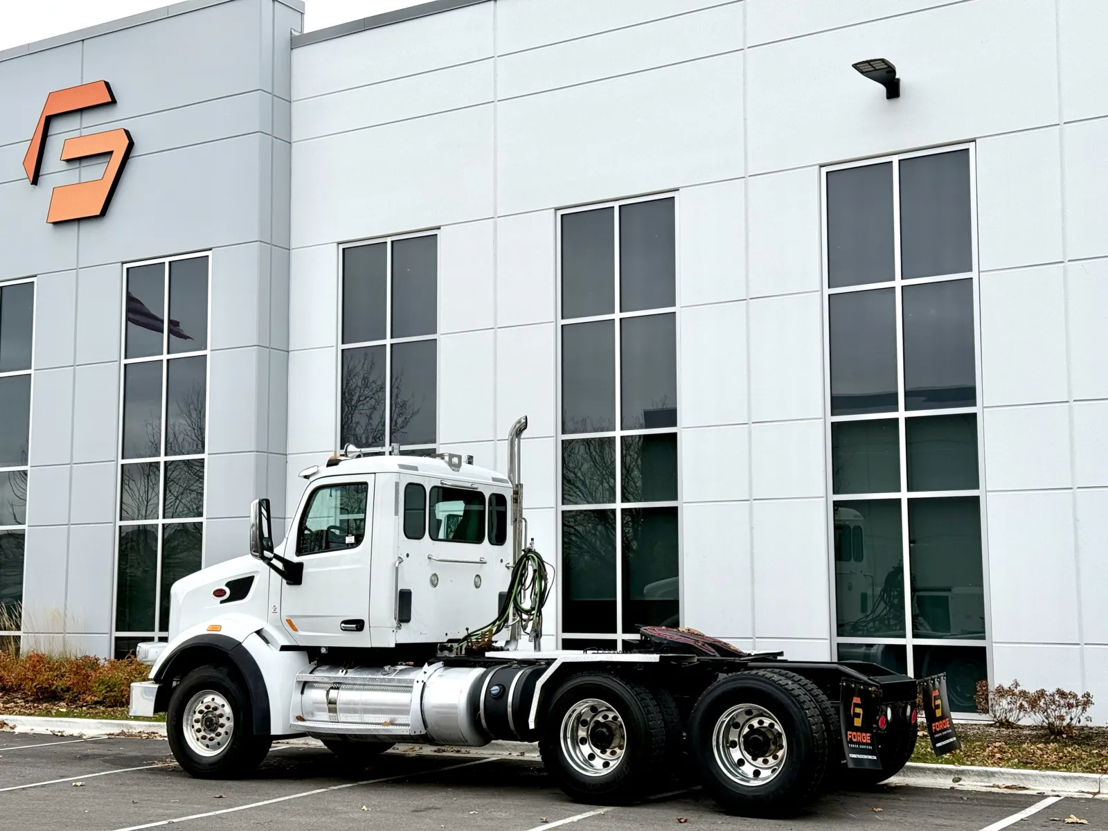 2015 Peterbilt 567 - image 6