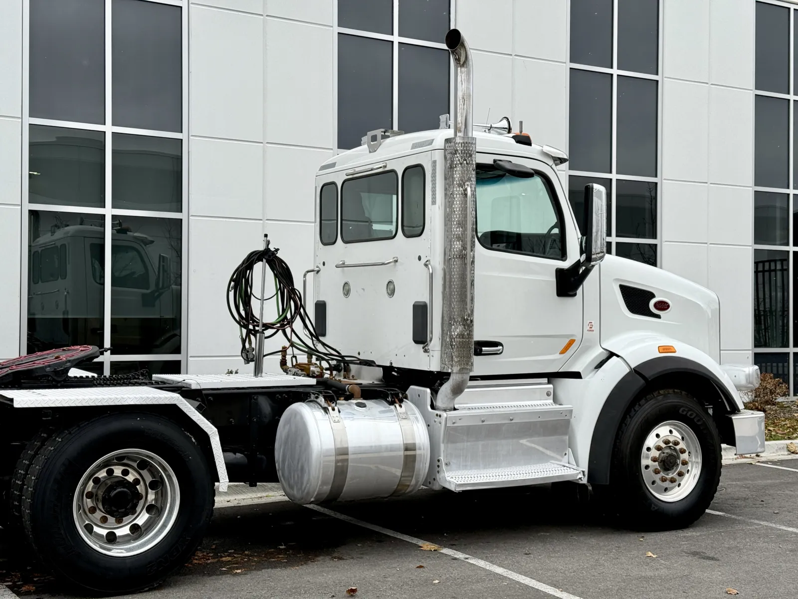 2015 Peterbilt 567 - image 7