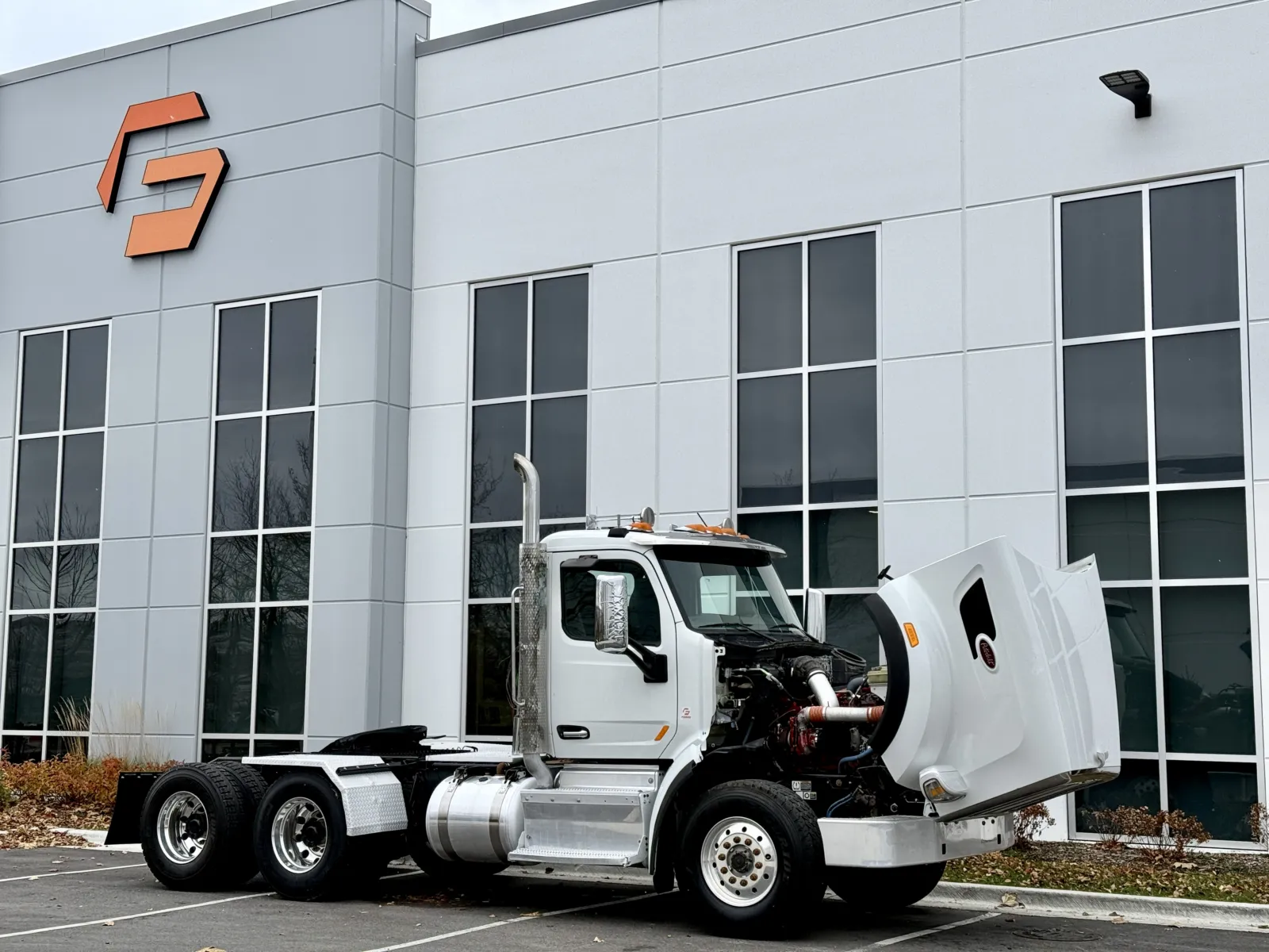 2015 Peterbilt 567 - image 9