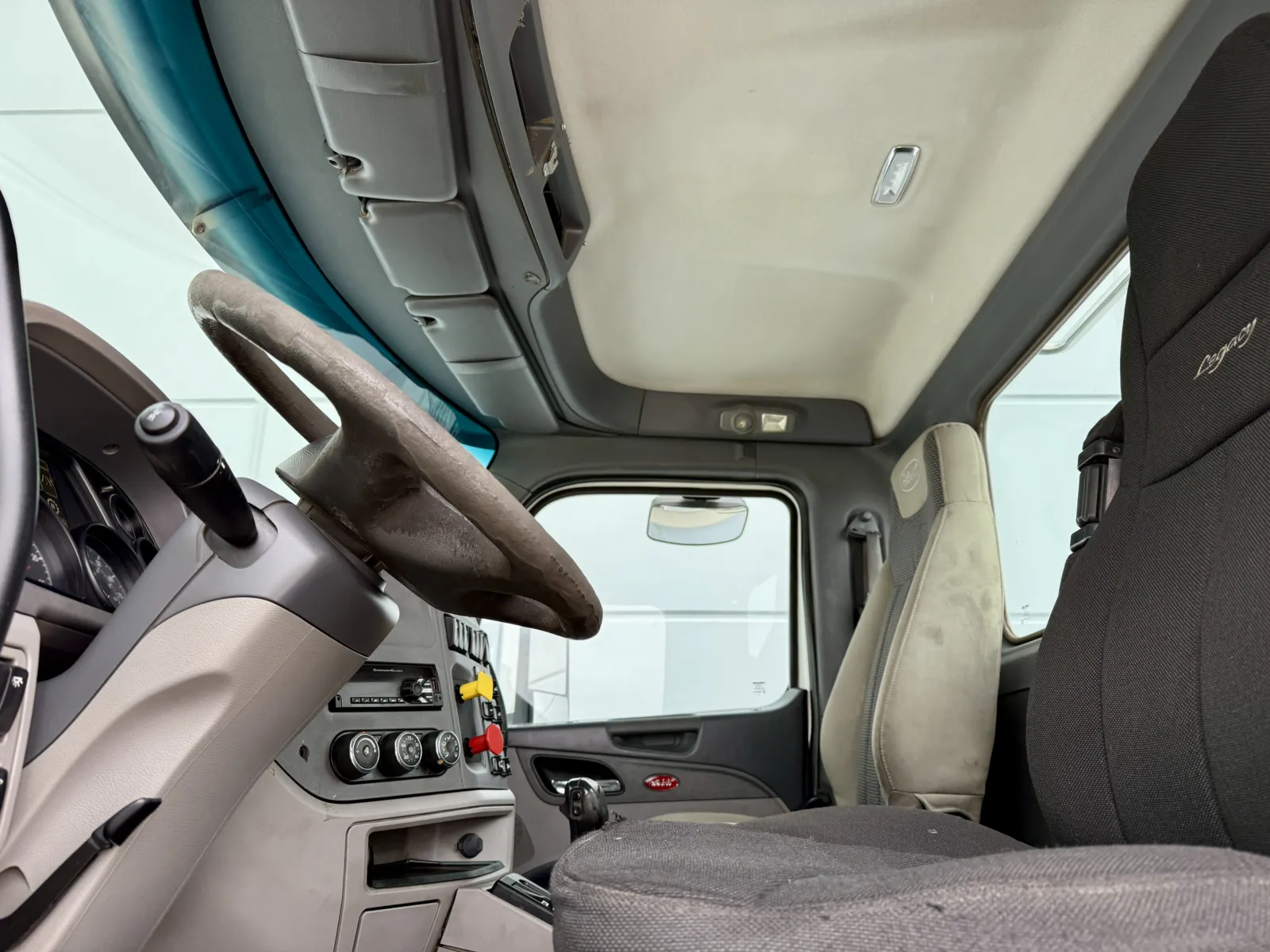 2015 Peterbilt 567 - image 14