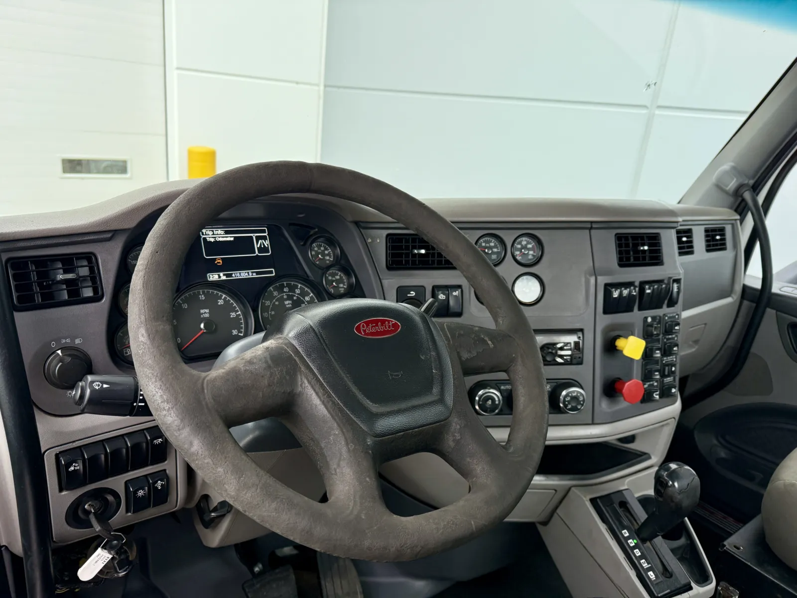 2015 Peterbilt 567 - image 15