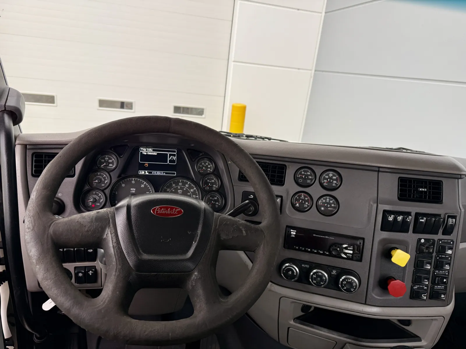 2015 Peterbilt 567 - image 16