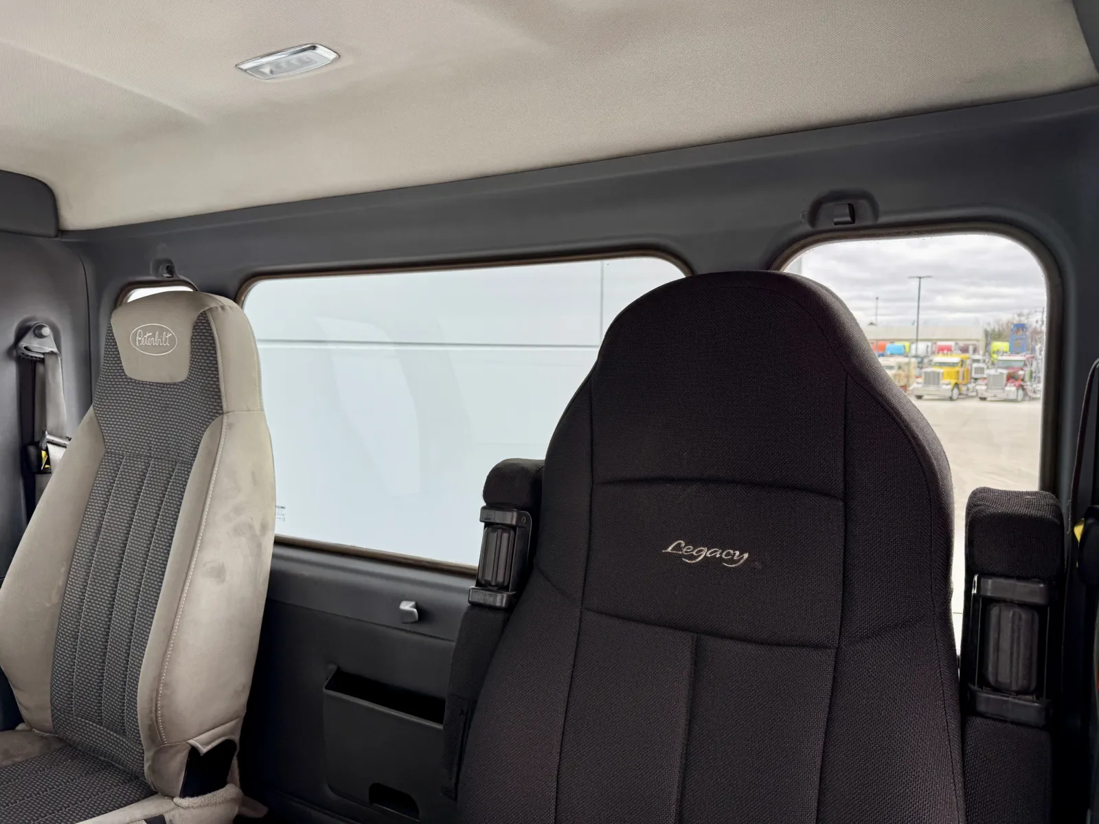 2015 Peterbilt 567 - image 20