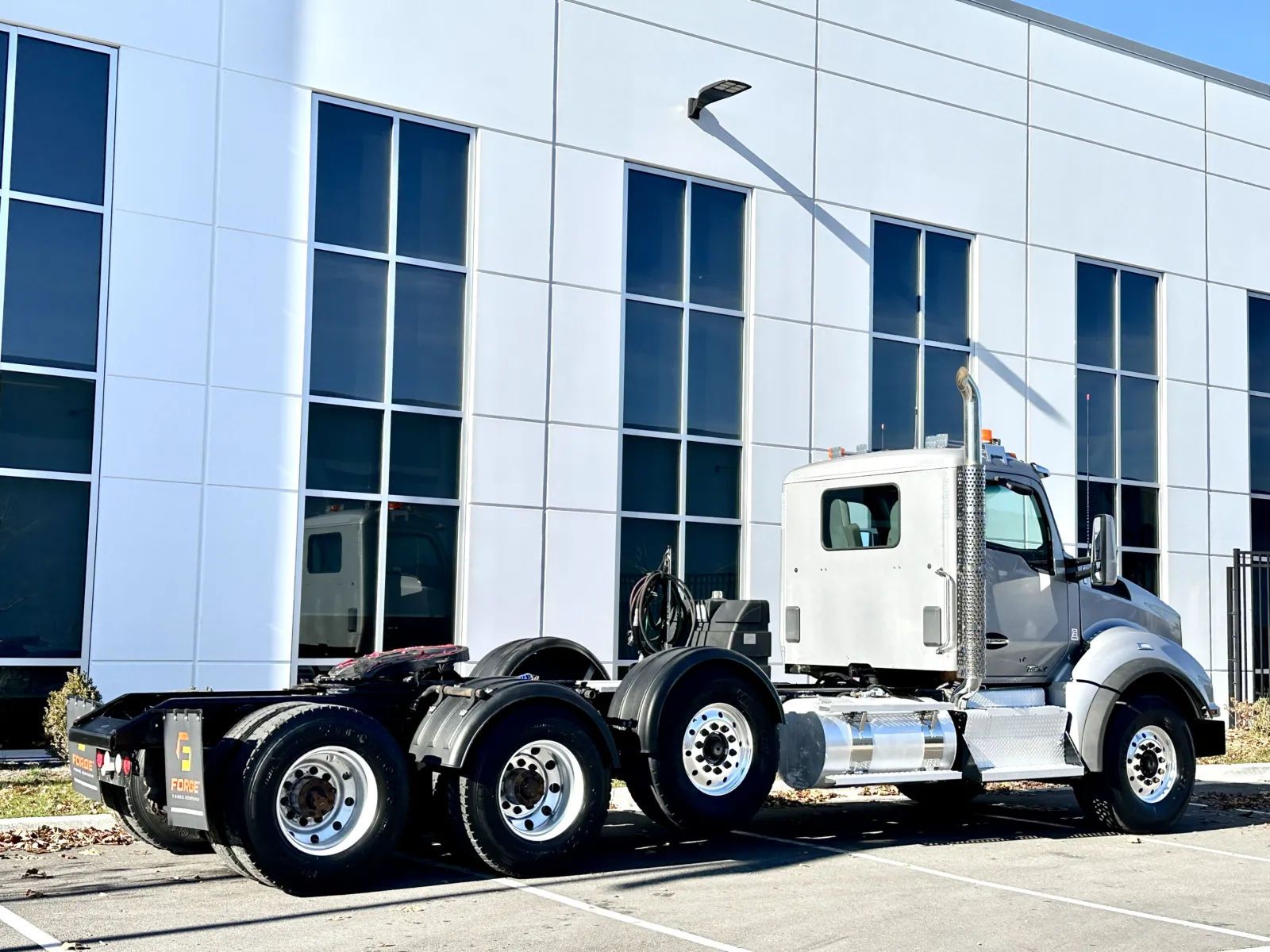 2015 Kenworth T880 - image 5