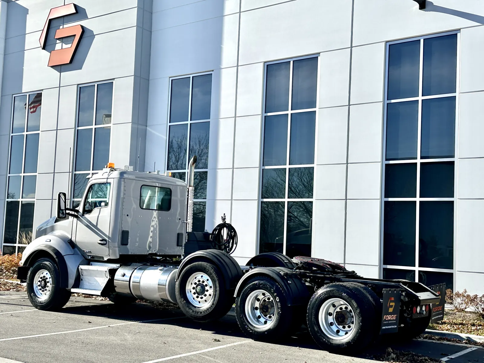 2015 Kenworth T880 - image 6