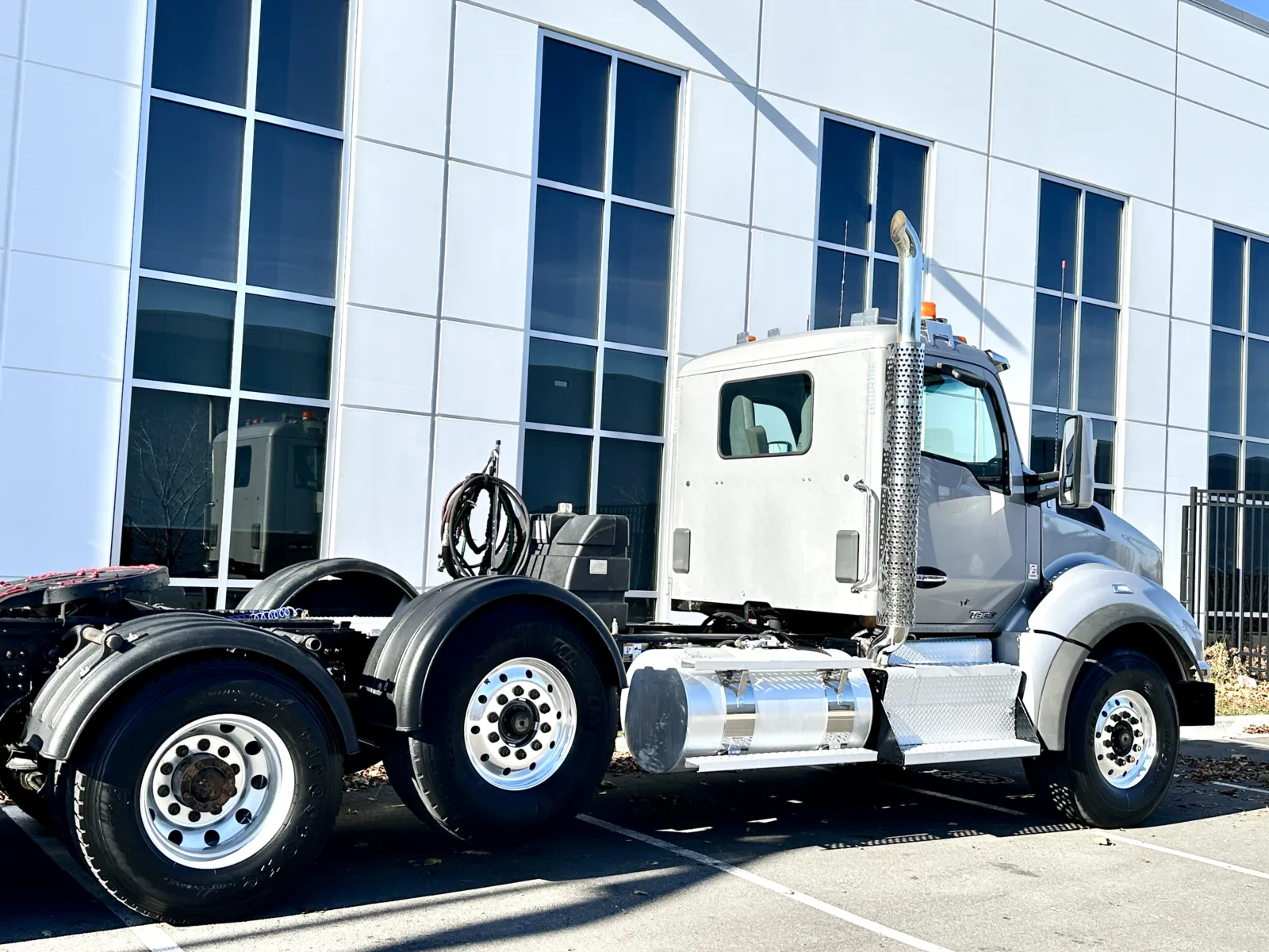 2015 Kenworth T880 - image 7
