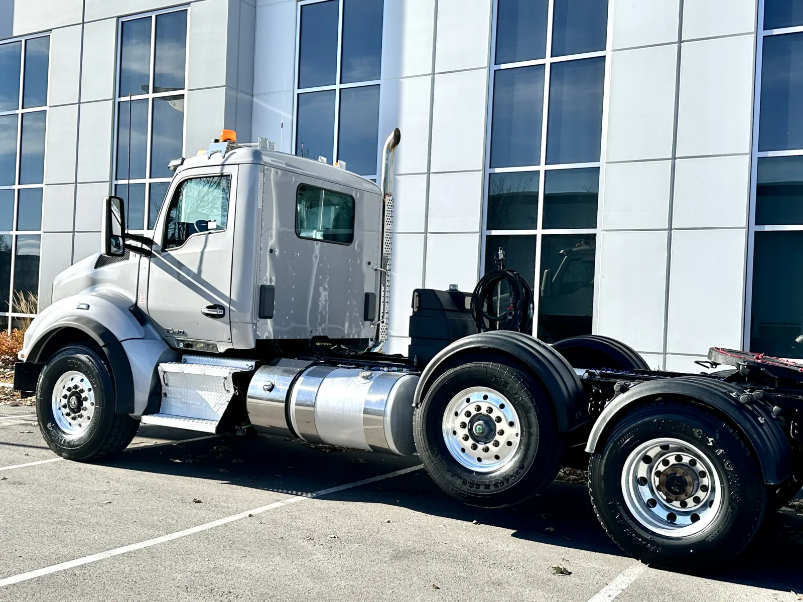 2015 Kenworth T880 - image 8