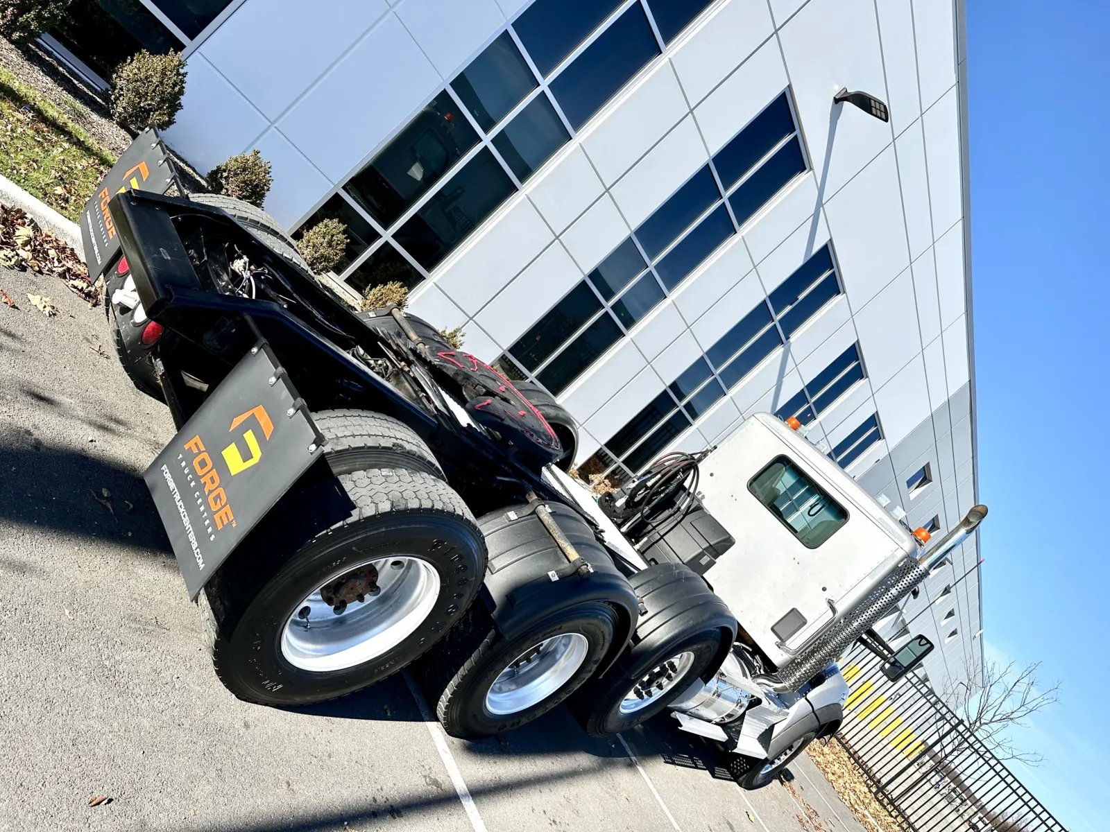 2015 Kenworth T880 - image 11