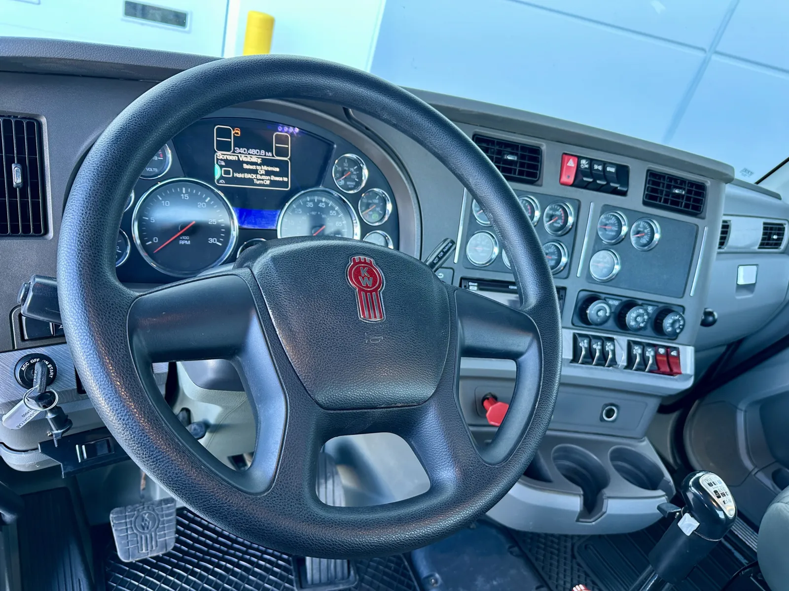 2015 Kenworth T880 - image 15